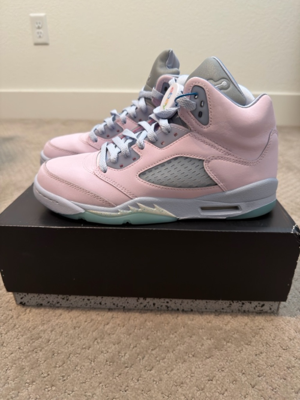 Jordan Nike Retro 5 SE GS Easter Size 6.5Y / Women’s 8